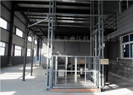 14869967601441.jpg 導(dǎo)軌式升降機(jī)